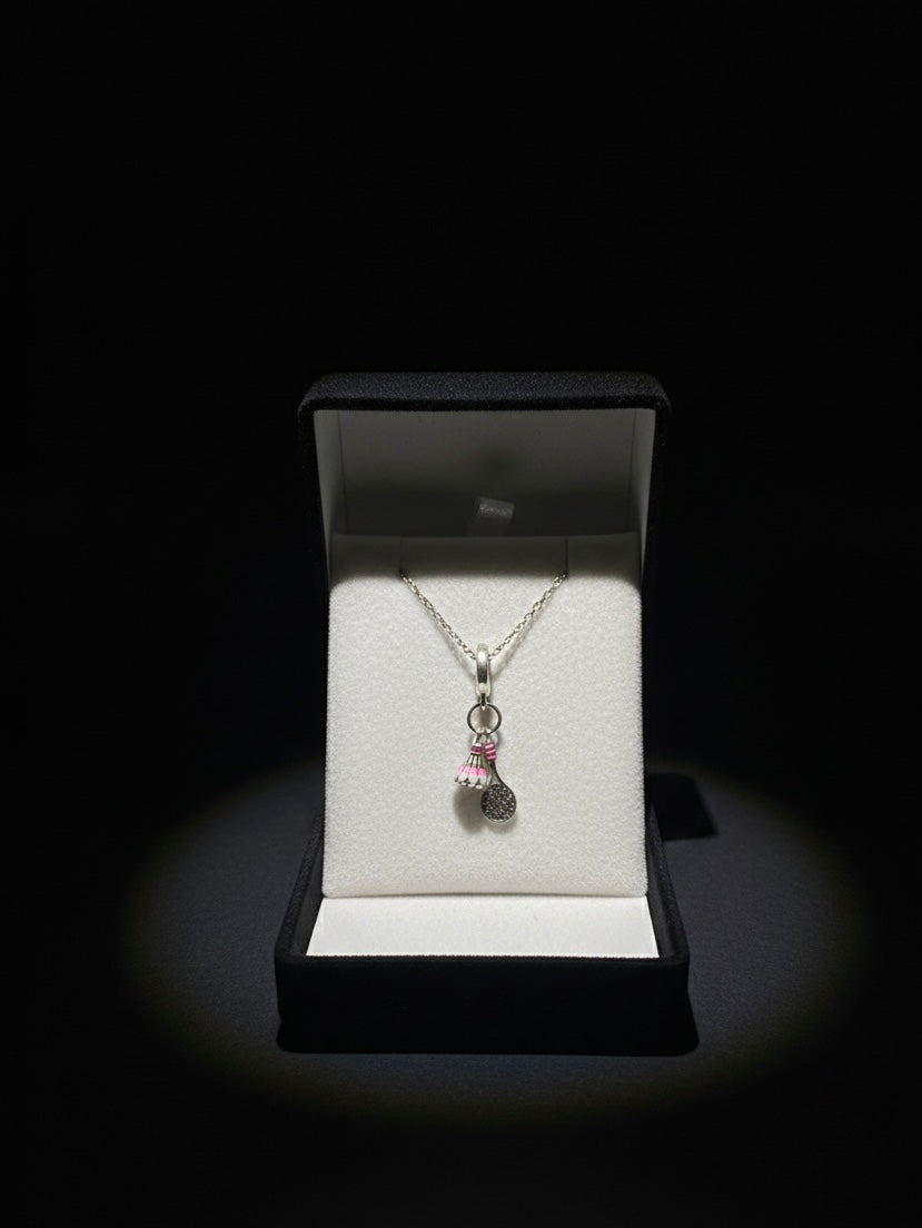 Tenis raketi kolye çarpıcı not ve kutulu