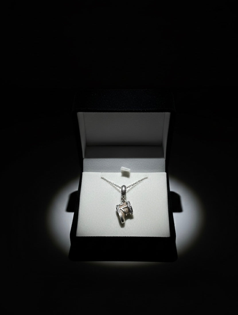 Ugg kolye çarpıcı not ve kutulu