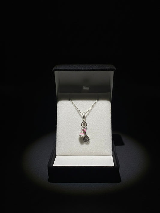 Tenis raketi kolye çarpıcı not ve kutulu