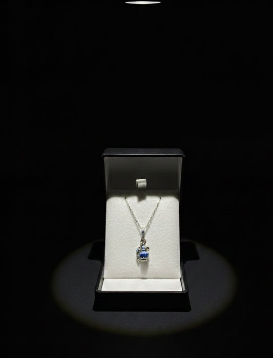 Kuzenime kalem ve mürekkep çarpıcı not ve kutulu