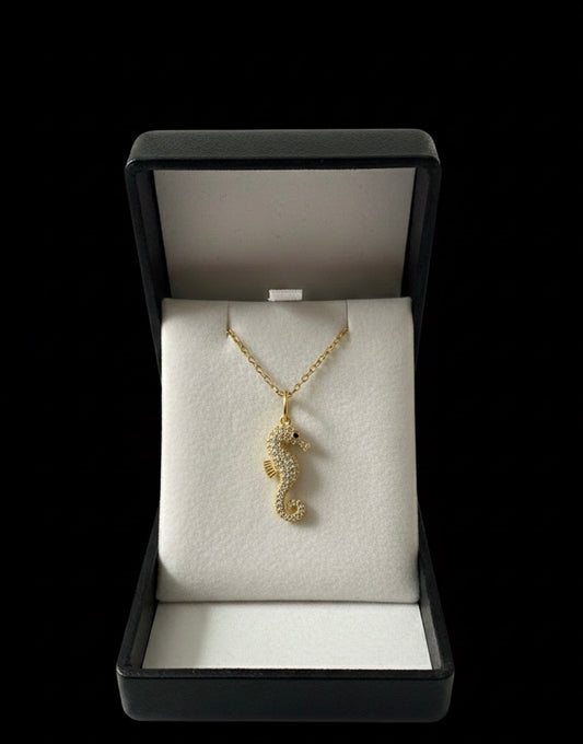 Halama ışıltılı denizatı kolye çarpıcı not ve kutulu